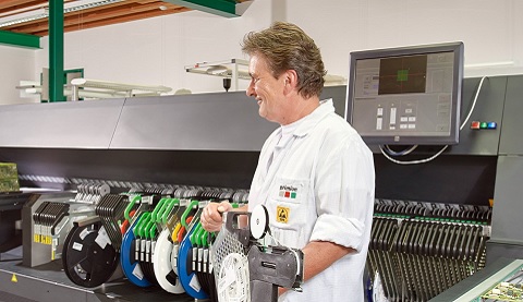 Ein Mitarbeiter von primion Technology GmbH