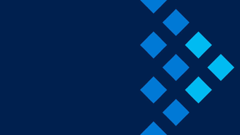 Das Logo des Innovation Summit ist zu sehen. Es stellt einen großen Pfeil dar, der aus verschiedenen Quadraten zusammengesetzt ist.