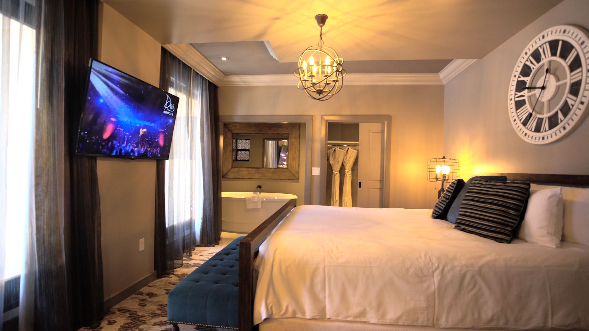 The Cromwell_Windows 10 Connected Room_v3.00_00_26_23.Still002