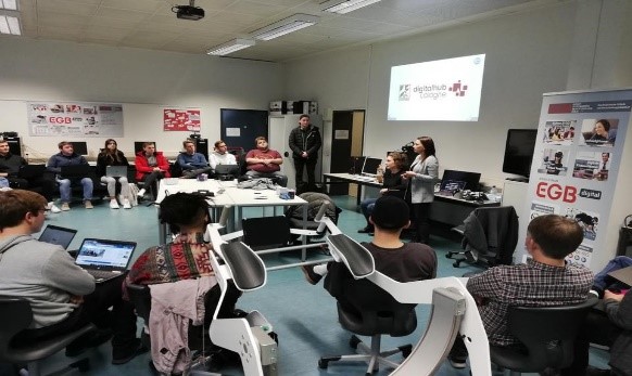 Raum voller Auszubildender