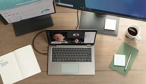 Ein Laptop auf einem Tisch