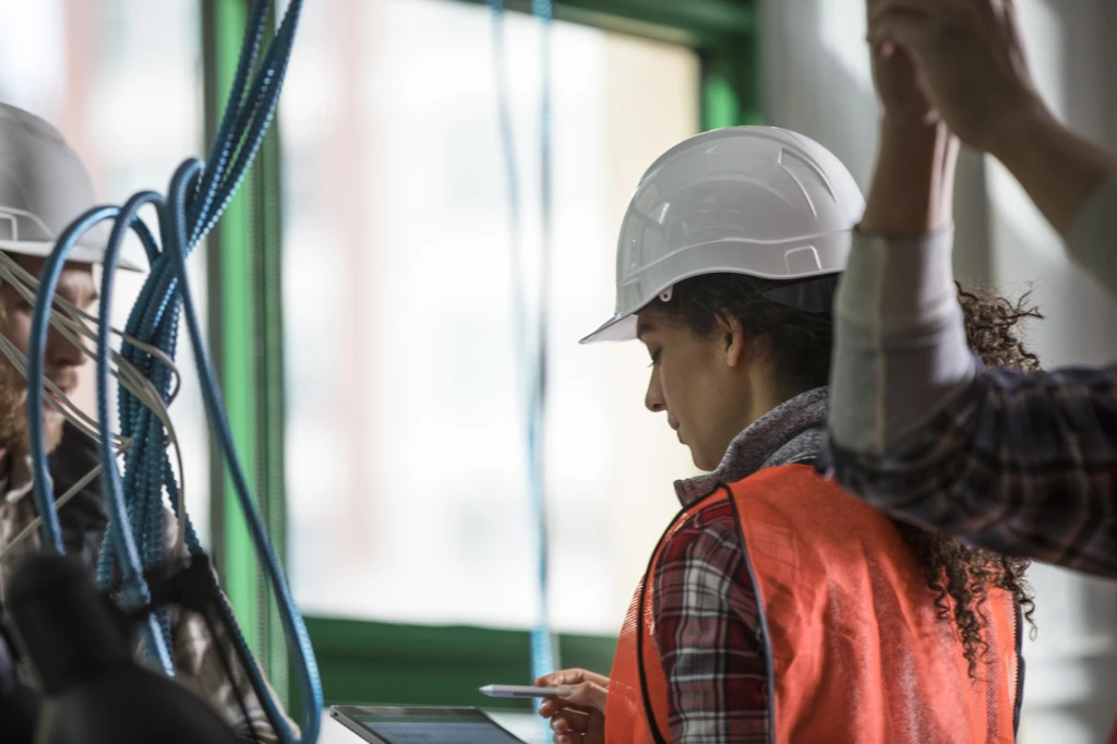 Frontline construction worker achieving in mobile office using Surface and Dynamics 365 Project Operations