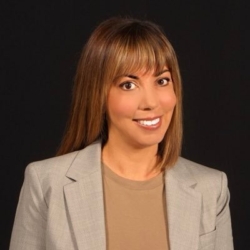 Kelly Larrabee Robkha headshot