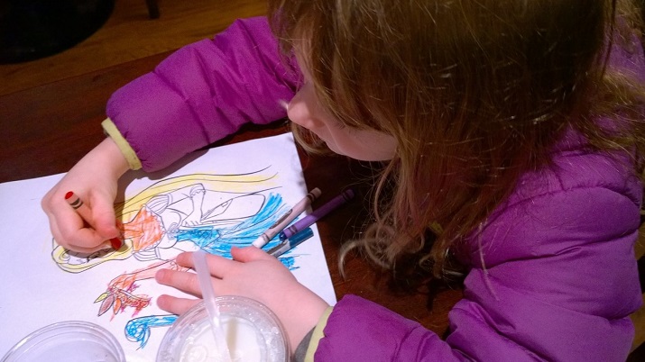 Crayon and touch with both hands