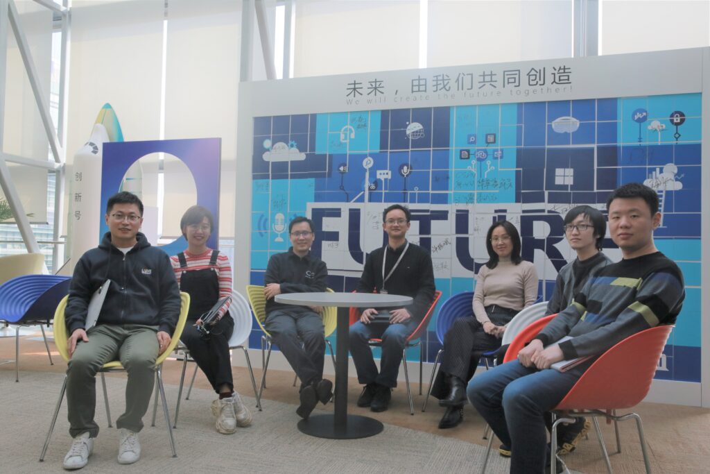 铸星讲座结束后团队合影 ,从左至右分别为:张辉帅、石贝贝、杨凡、郑歆慰、马歆、熊一帆、缪子明