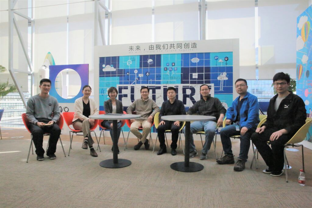 铸星讲座结束后团队合影,从左至右分别为:张智慧、孙丽君、石贝贝、杨凡、冷静文、刘云新、苗又山、张宸