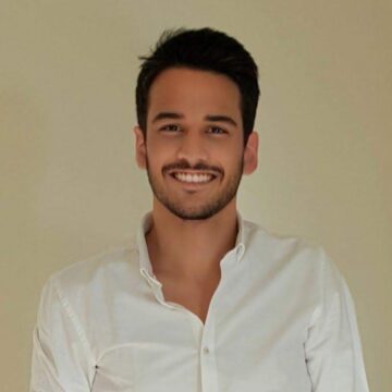 Arda  D&uuml;z&ccedil;eker的肖像