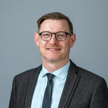 Portrait of Derek Richards