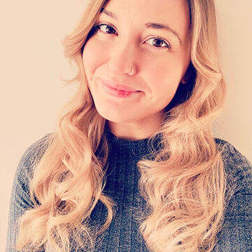 Portrait of Robyn McMillan