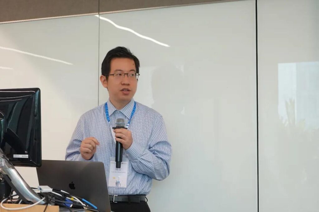 肖立在铸星论坛中作报告