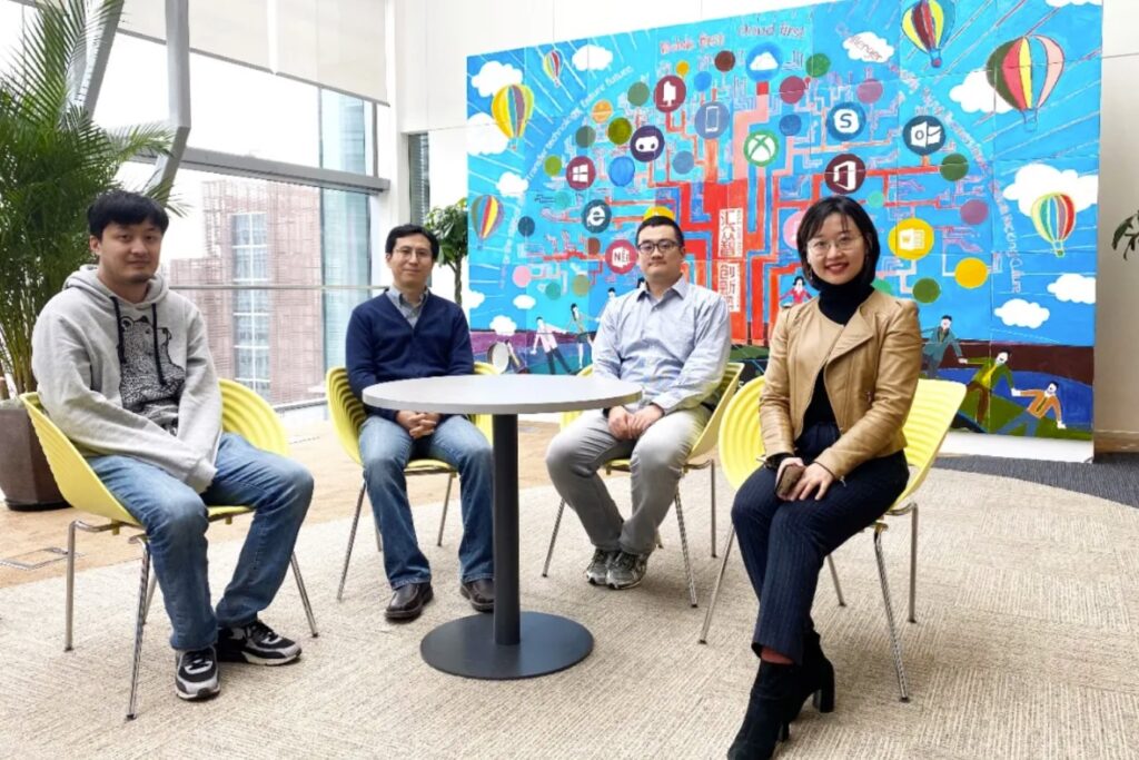 郑书新(左一)、秦涛(左二)、石贝贝(右一)、邢佳(右二)合影留念