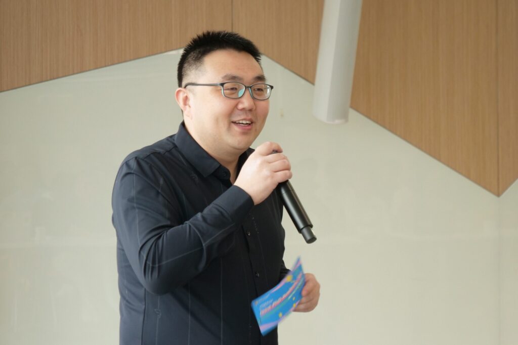 微软亚洲研究院联合培养博士生项目负责人、
学术合作经理陈昊