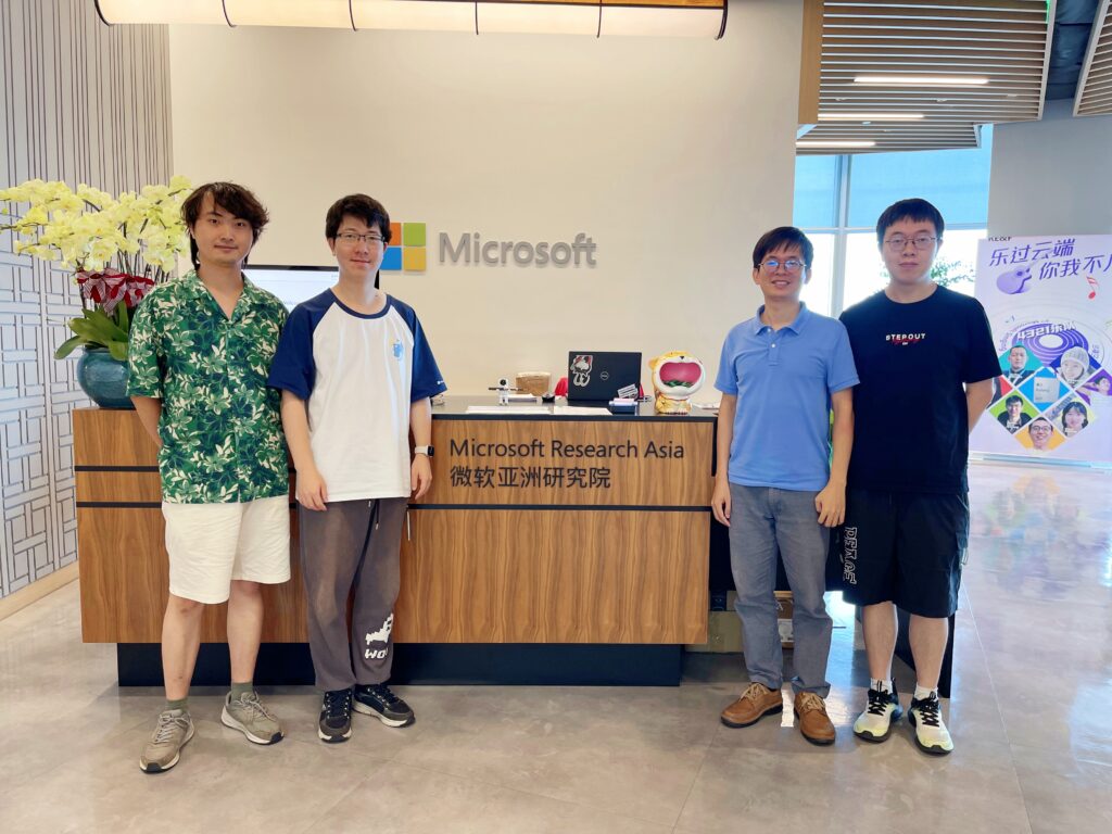 研究团队合影，从左到右依次为：王延森、任侃、郑伟龙和蓝宇霆