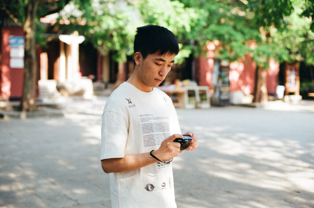 带着相机的刘国栋