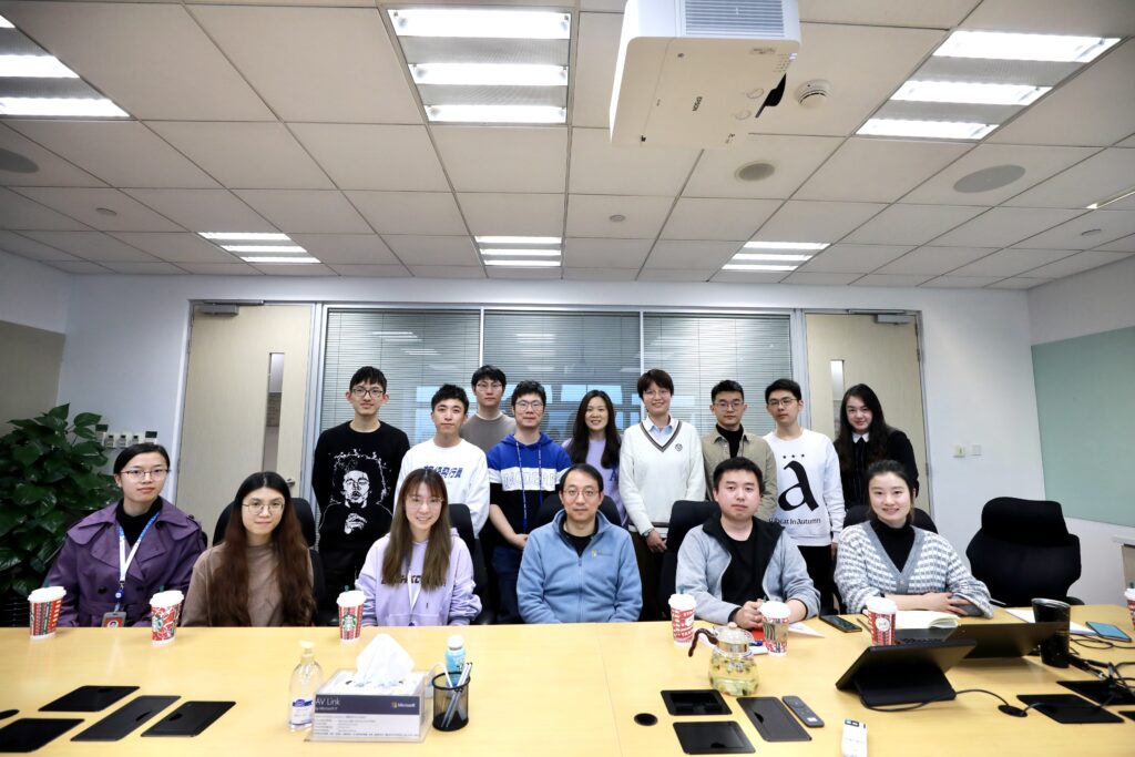 刘国栋(后排左二)参加微软亚洲研究院院长周礼栋博士(前排右三)“咖啡时间”分享会