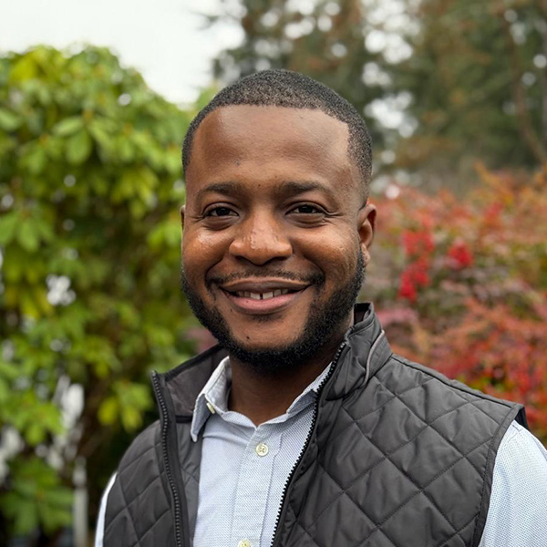 Ogbemi Ekwejunor-Etchie的肖像