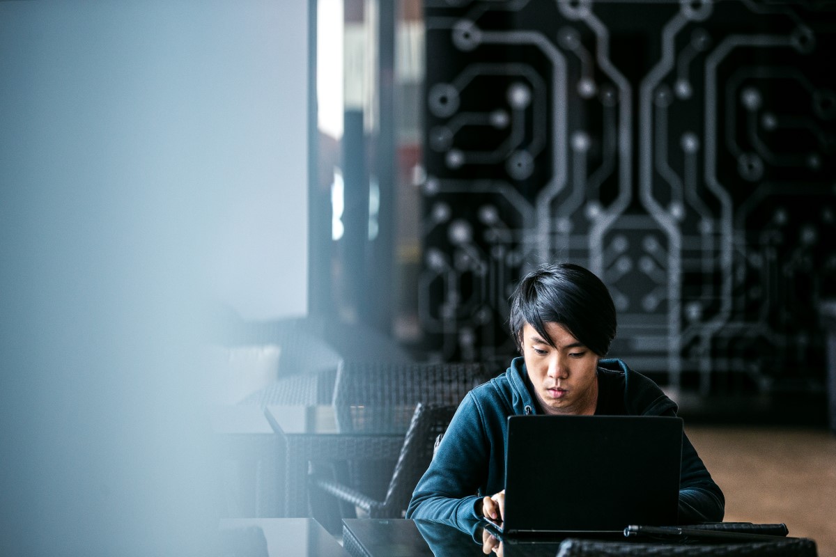 A tech worker with visual impairment uses assistive technology while visiting the Microsoft office.