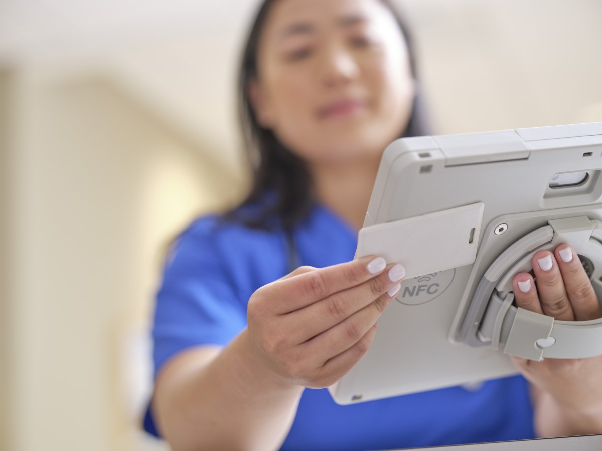 A nurse is holding Surface Go 3 in a ruggedized case.