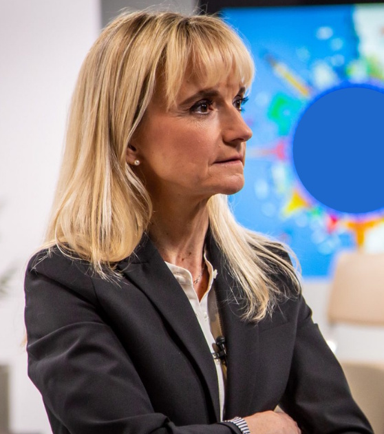 D’Hers speaking to a group in a photo.