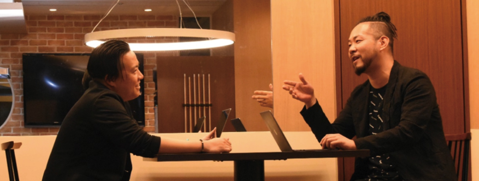 写真: 株式会社ISAO 石原 裕介 氏と菅原 仁 氏