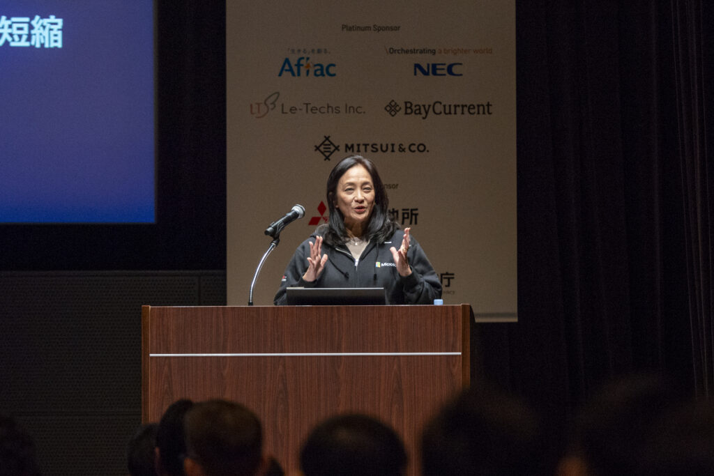 講演「Generative AI が変える金融機関の未来 ～Microsoft Japan will Empower and Copilot Your Growth～」で登壇した津坂