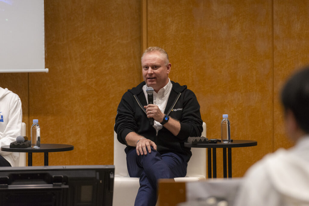 パネルディスカッション「AI 活用を推進するための AI ガバナンス　powered by 日本マイクロソフト」の前に、マイクロソフトが Azure クラウドサービスやその他のテクノロジーにおける「責任ある AI プラットフォーム」のためのツールをどのように考え、構築しているかを語るリー