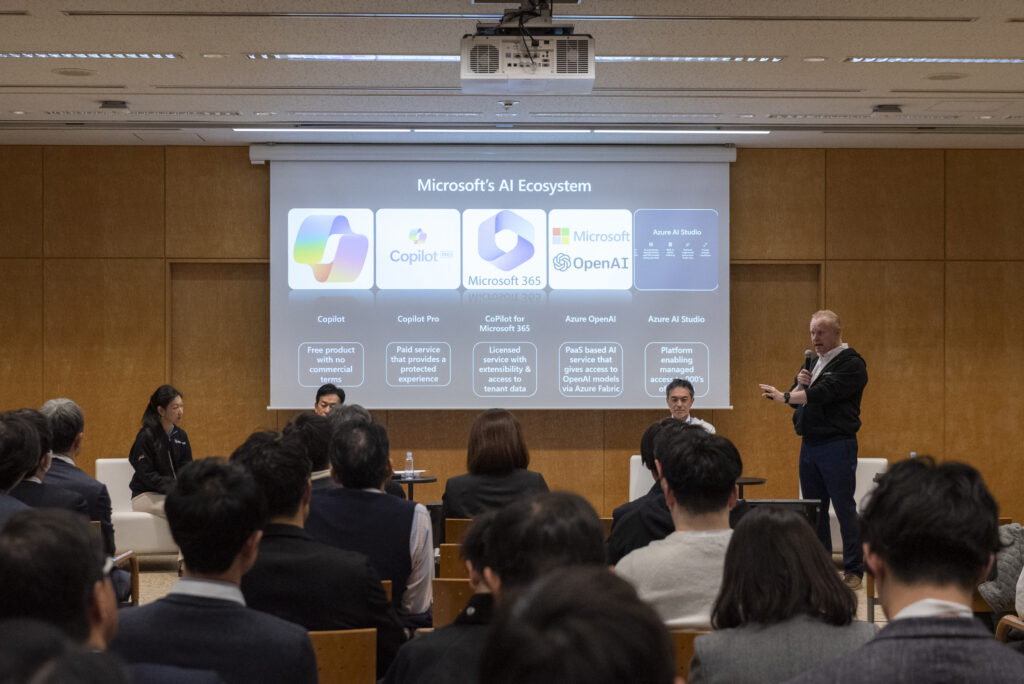 パネルディスカッション「AI 活用を推進するための AI ガバナンス　powered by 日本マイクロソフト」でディスカッションを行う登壇者たち