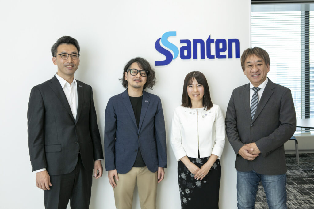 DX 推進の中枢にいる中田氏、武末氏、大東氏と日本マイクロソフト西脇の集合写真